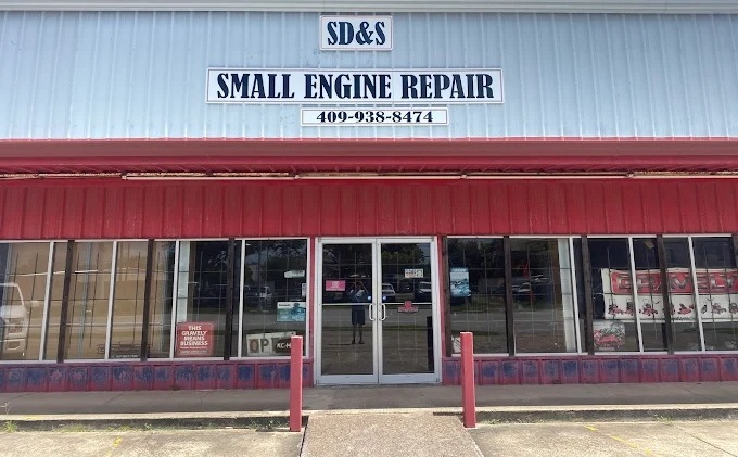 Front exterior of SD&S Small Engine Service store in Texas City, TX for small engine repair